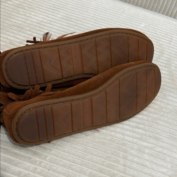Minnetonka Tan Suede Fringe Moccasins - Picture 8 of 8